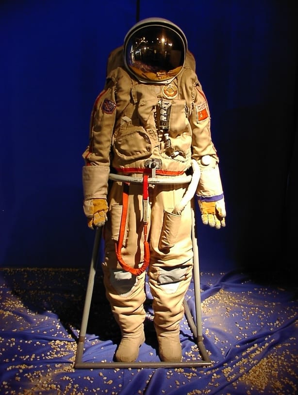 traje astronauta cosmonauta Orlan