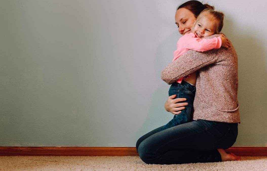 Por qué es bueno abrazar a los niños