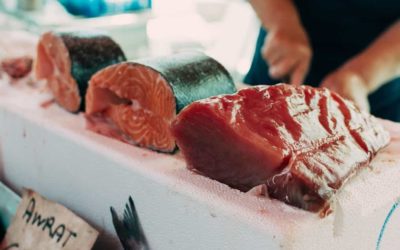 ¿Por qué el pescado empieza a apestar rápidamente en comparación con otros alimentos?